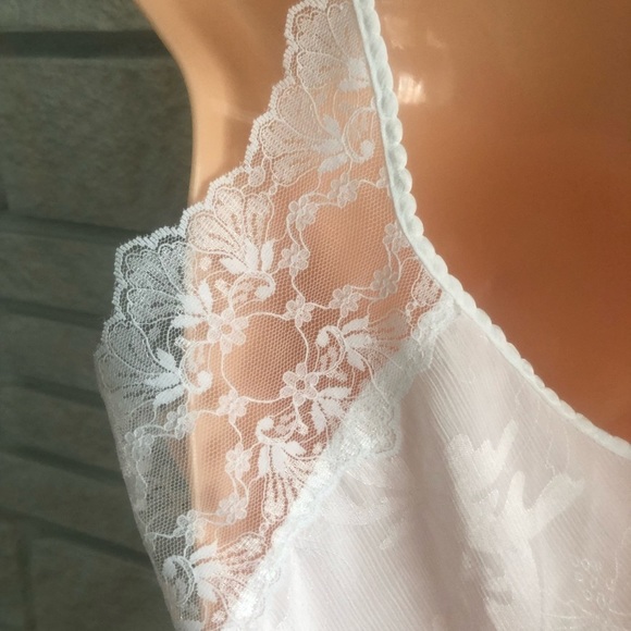 Size Small Sweet silky Cami​ - Picture 6 of 8